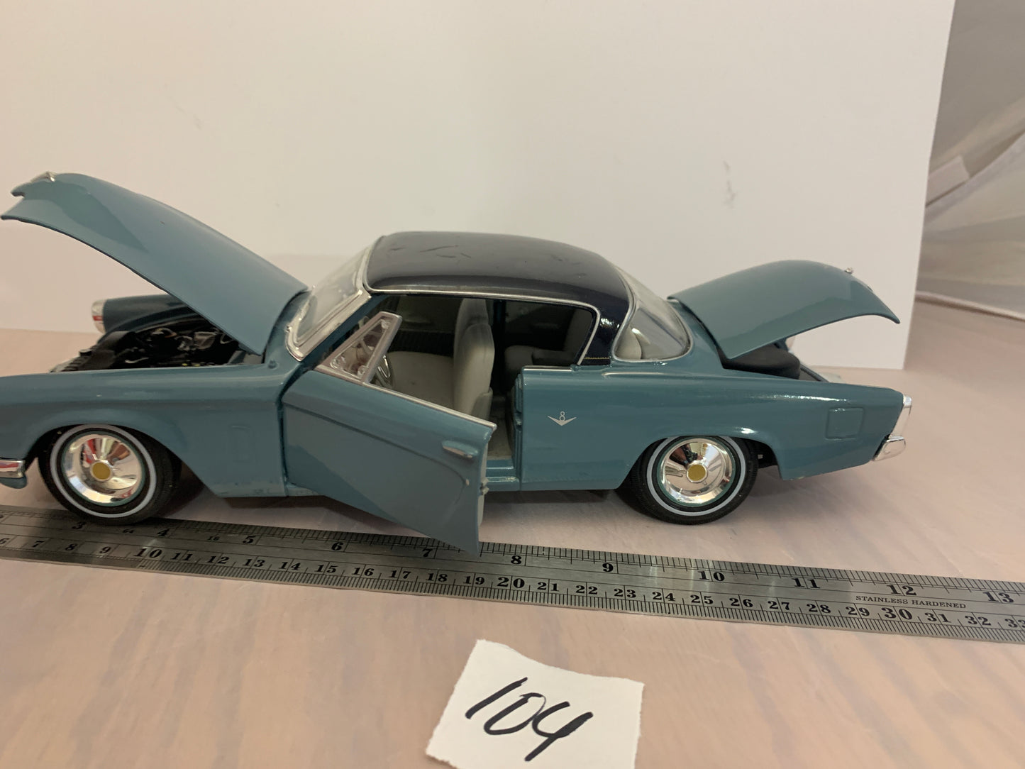 Diecast 1/18 maisto #11510 1953 studebakker star liner