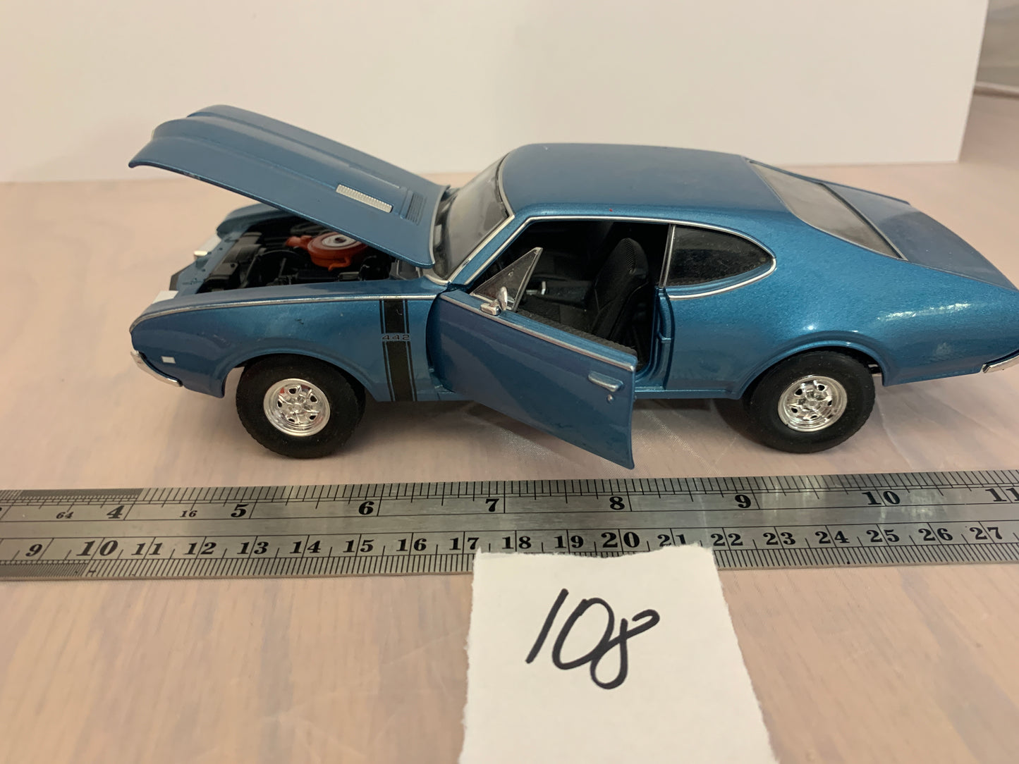 Diecast 1/24 welly #24024 1968 olds 442