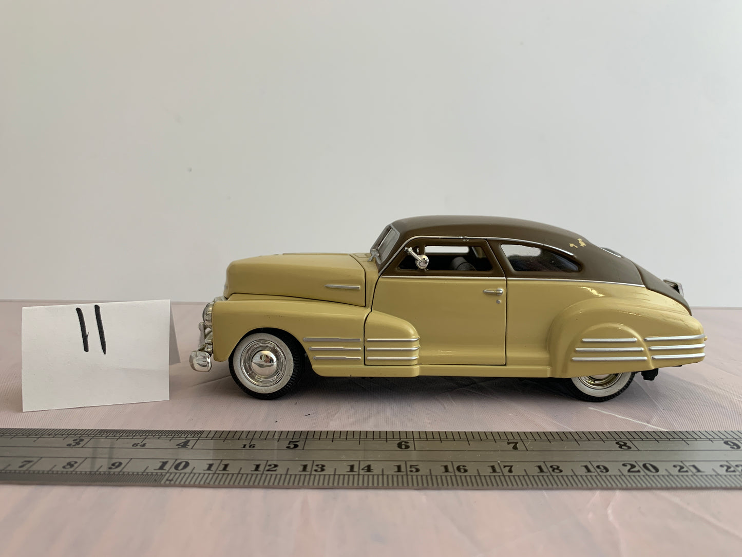 Diecast -1948 chevrolet fleetline aerosedan 1/32
