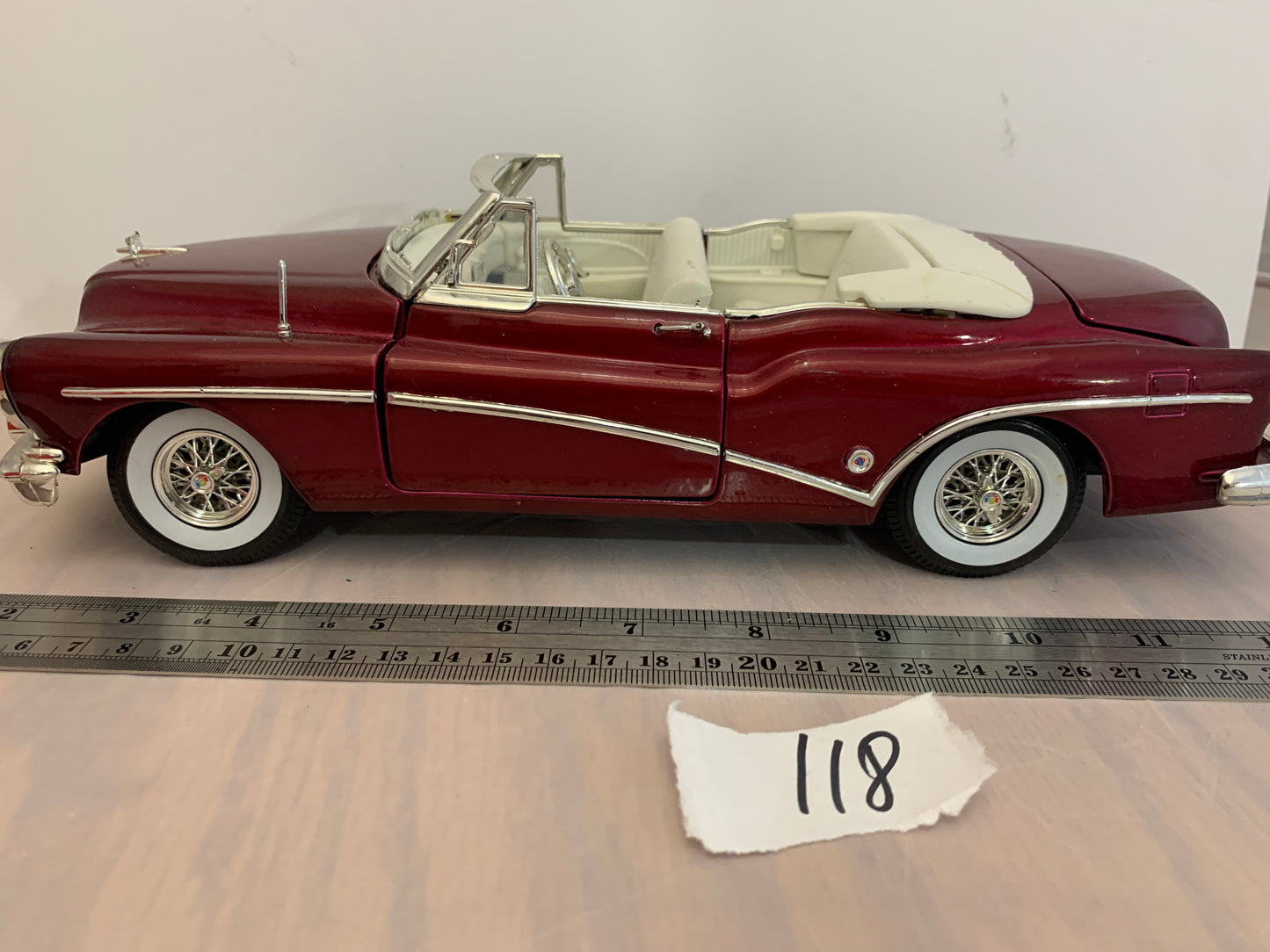 Diecast 1953 buick convertible 1/18 scale