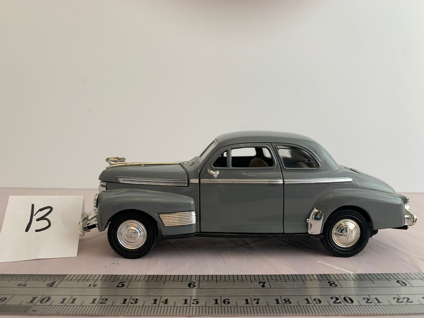 Diecast -loose ray 1/32 1941 chevrolet deluxe coupe grey