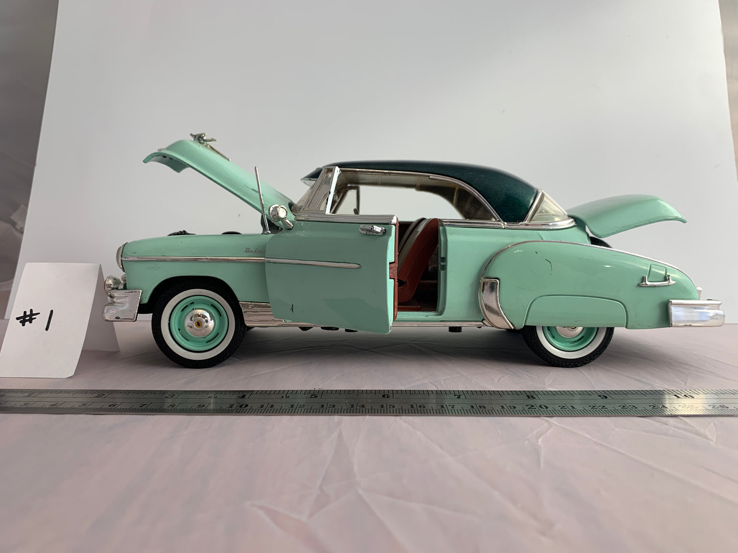 Diecast - 1/18 #73111 1950 chevy belair green