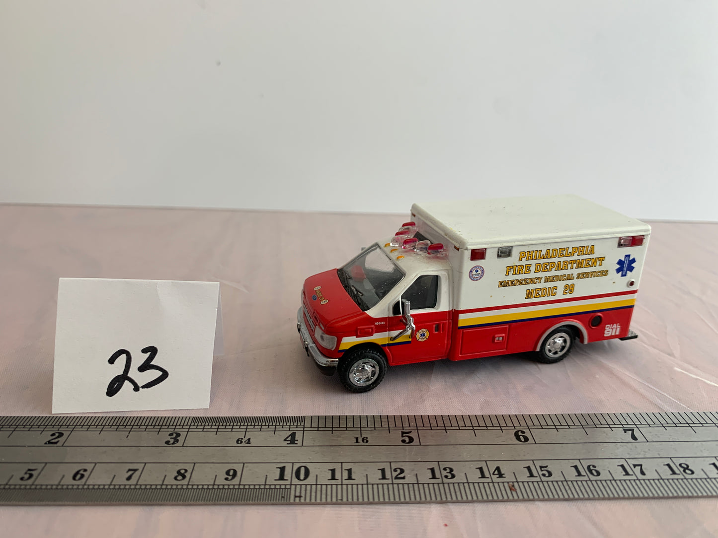 Diecast code 3 12055 philadelphia medic 29 1/64