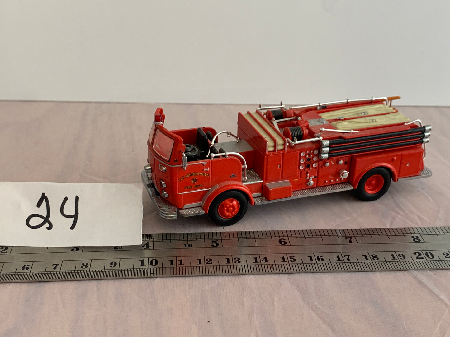 Diecast code 3 12950 crown lacord los angeles county firer engine 60 1/64