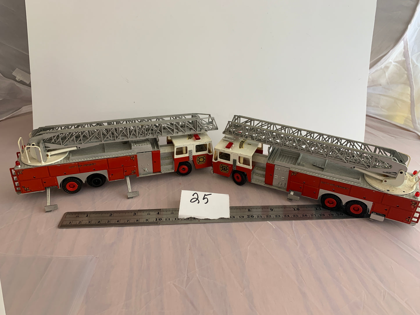 Diecast Conrad nr5504 ladder fire truck (lot of 2)