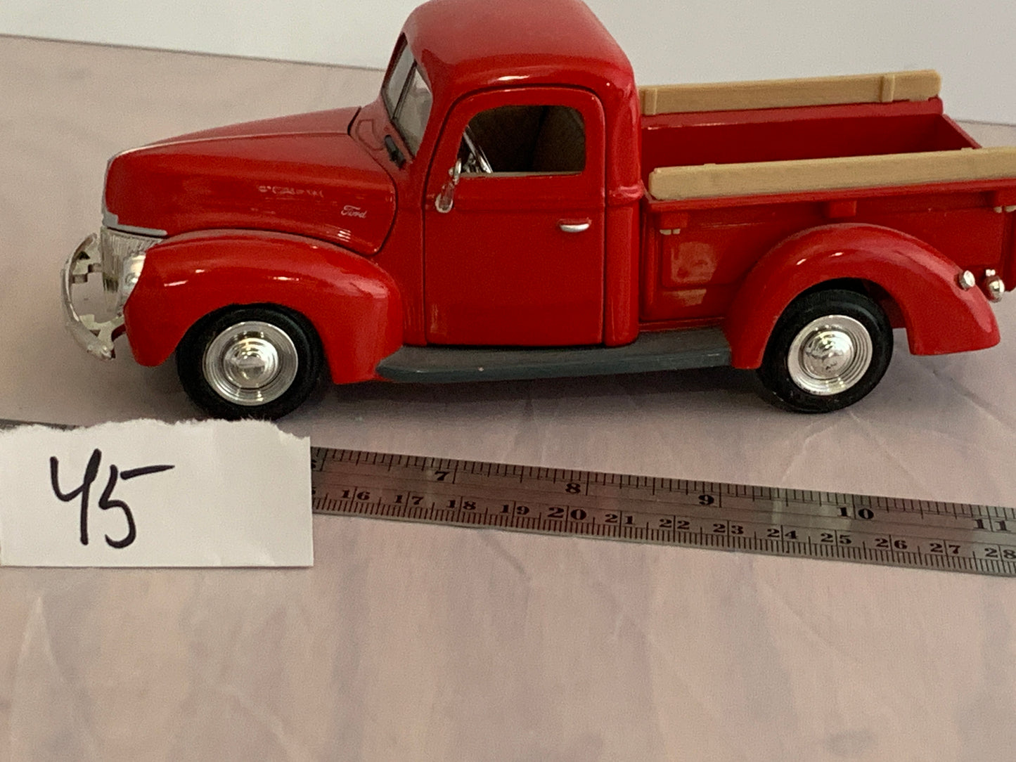 Diecast Motormax 68062 1940 ford pickup truck red