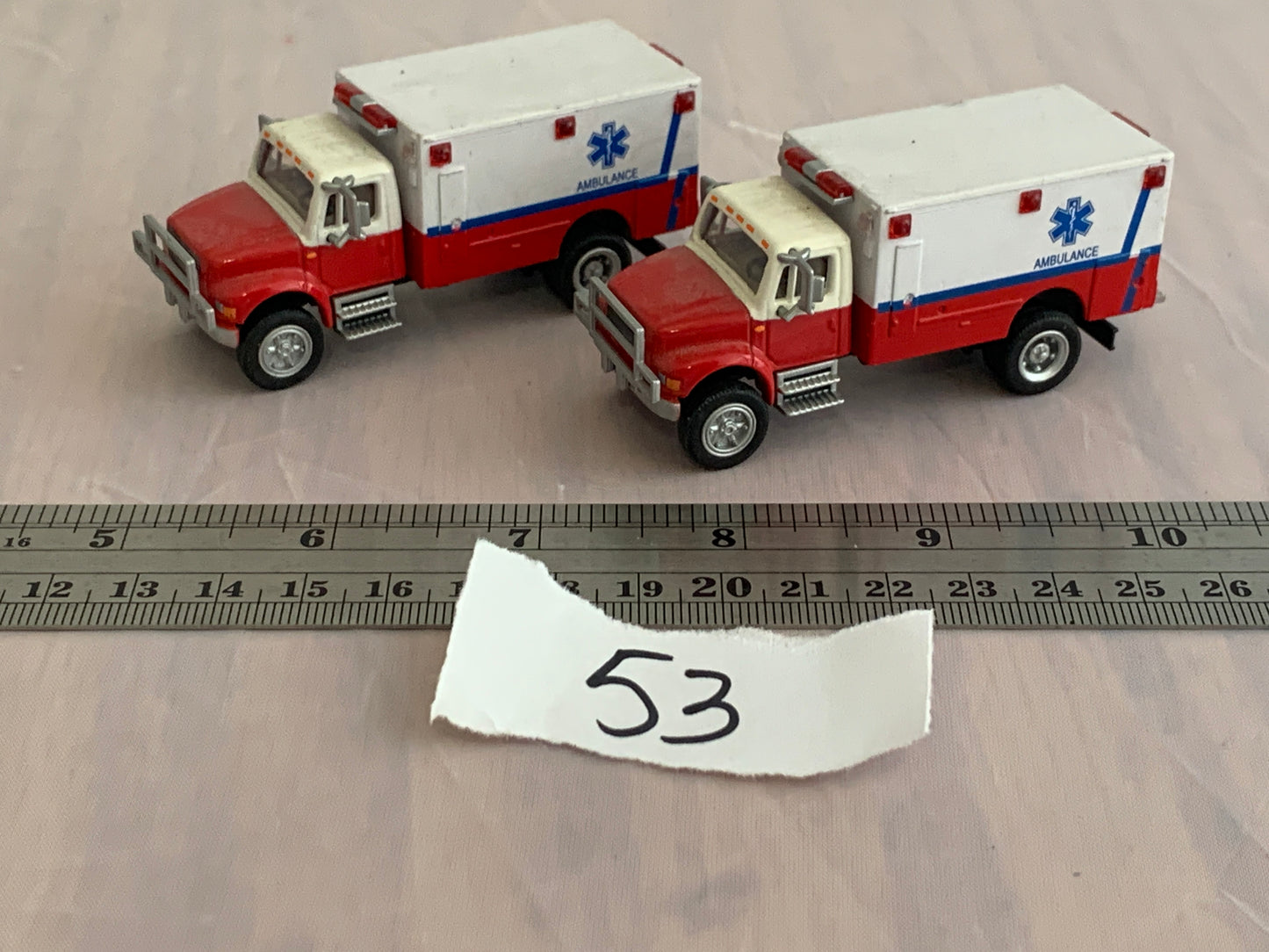 Diecast 1/87 ambulance (lot of 2)