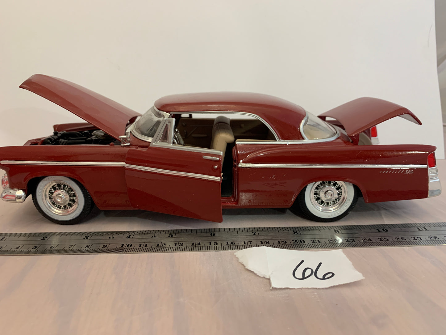 Diecast maisto special edition 1/18 1956 chrysler 300b