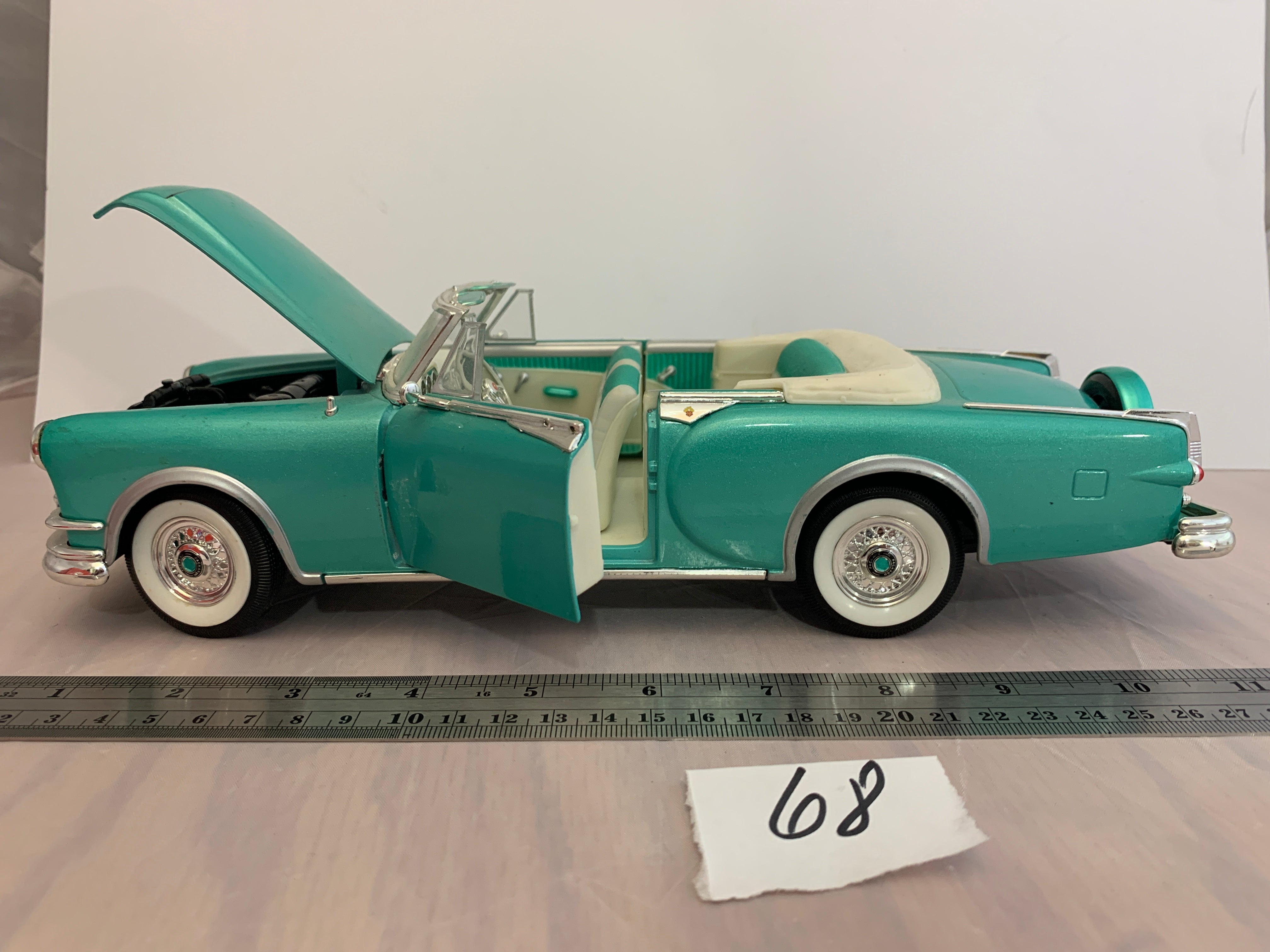 Diecast 1953 packard Caribbean green 1/18 road signature