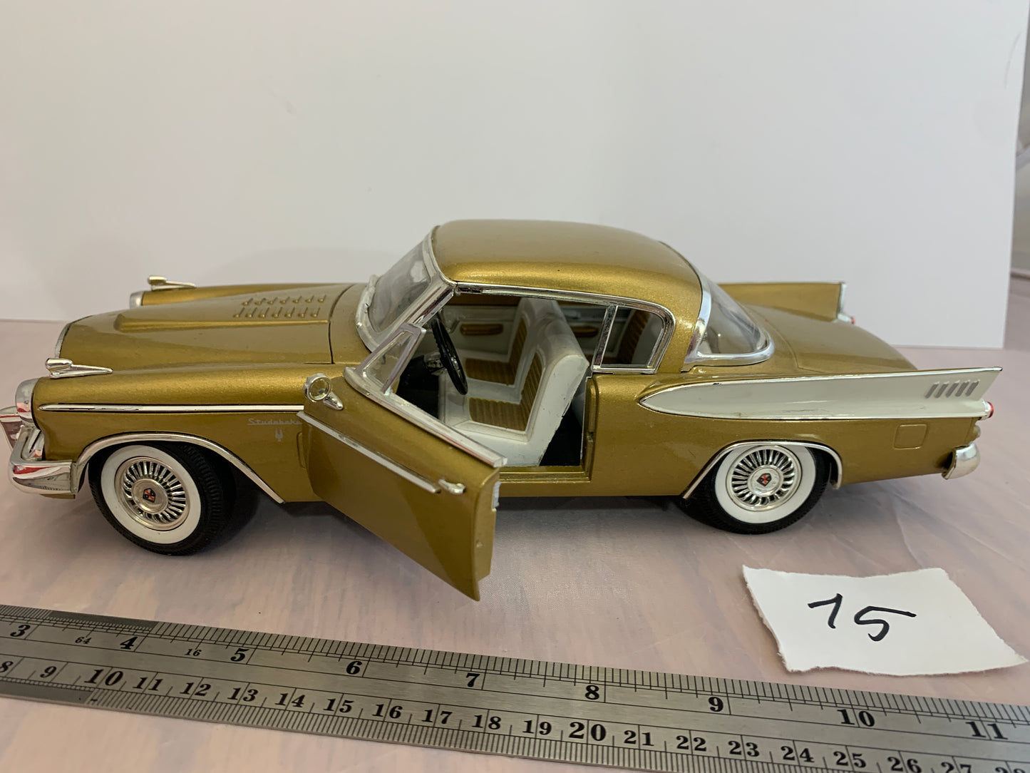 Diecast anson classic 1957 studebaker golden hawk 1/18