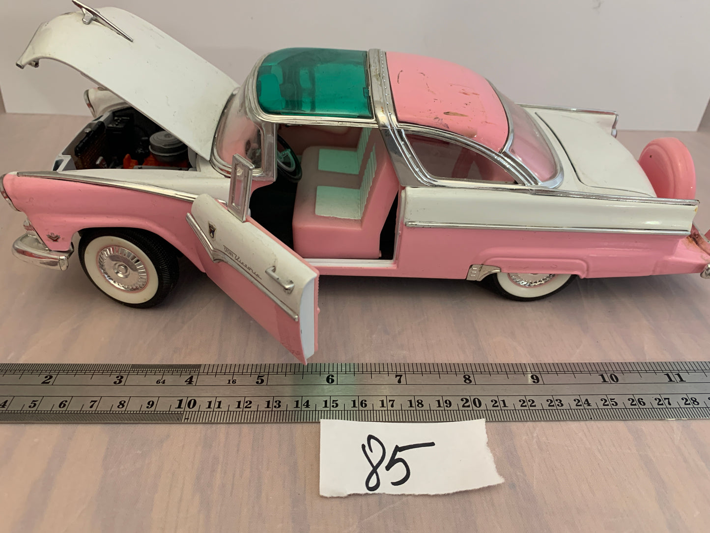 Diecast 1/18 road signature #92138 1955 fairlane