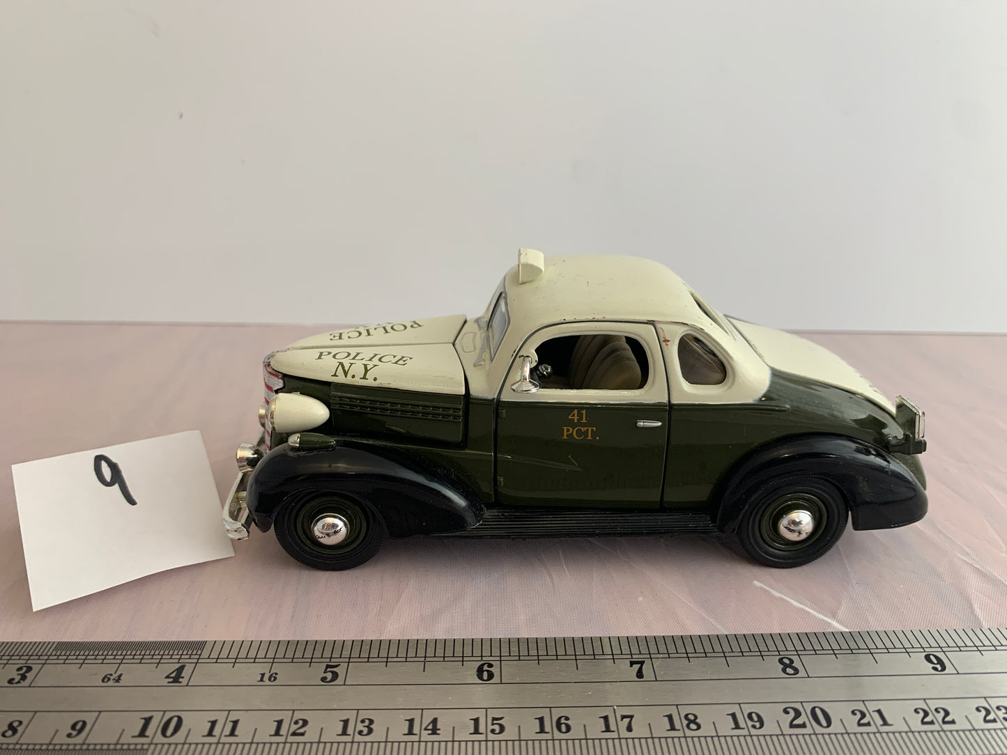 Diecast -1938 chevy new york precinct 1/32
