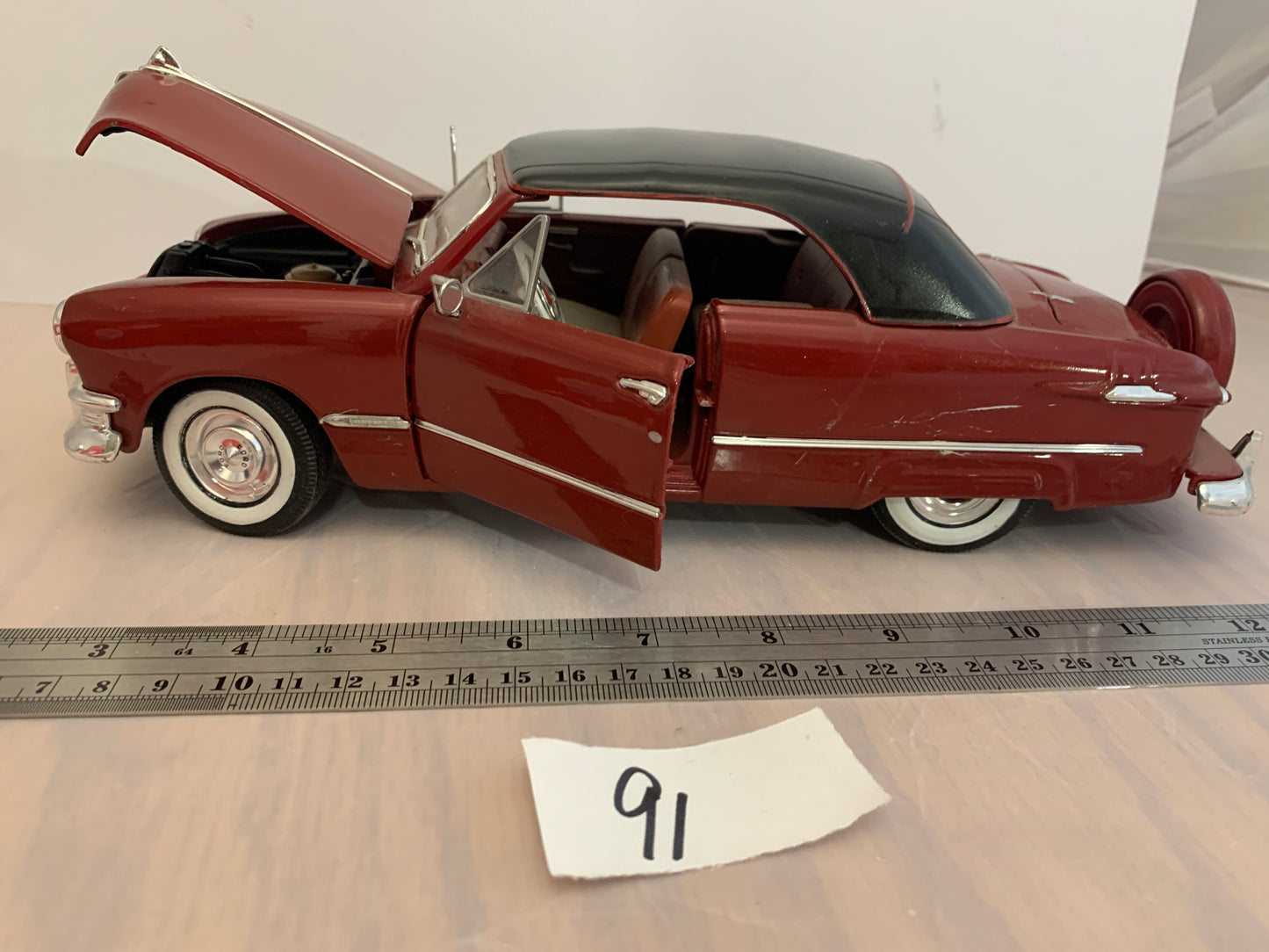 Diecast maisto 1950 ford convertible 1/18