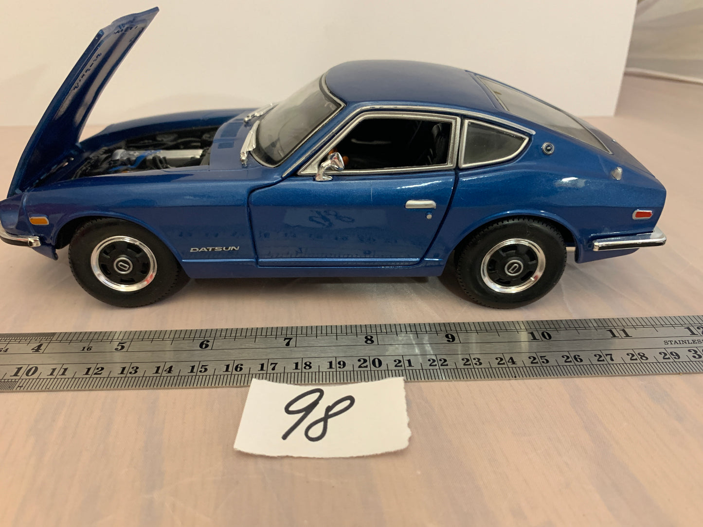 Diecast 1/18 maitso #11603 datsun 240
