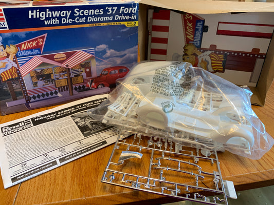 Revell Highway Scenes 37 Ford with die cut diorama drive in