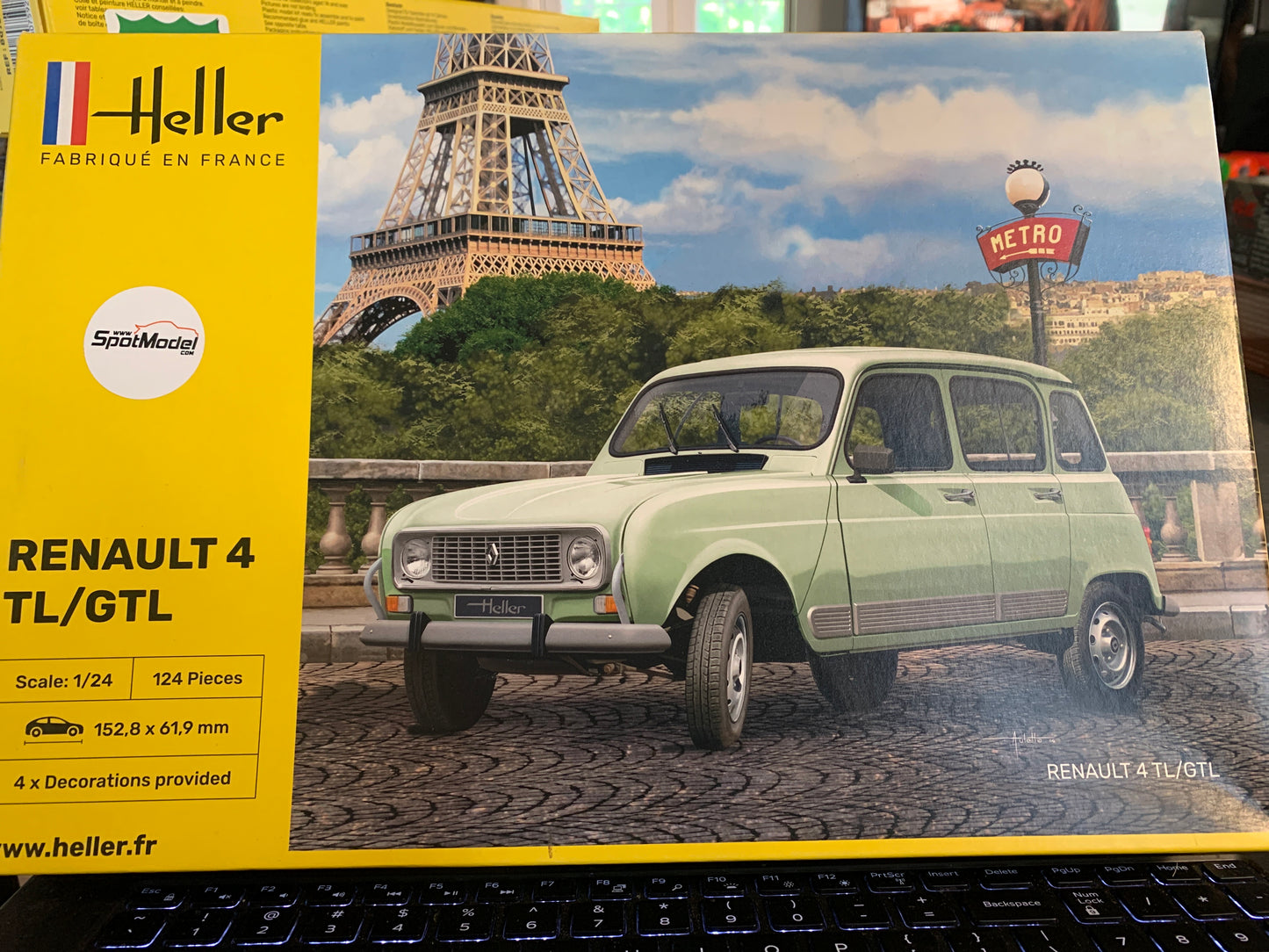 Heller Renault 4 TL/GTL kit #80759, 1/24 scale FACTORY SEALED
