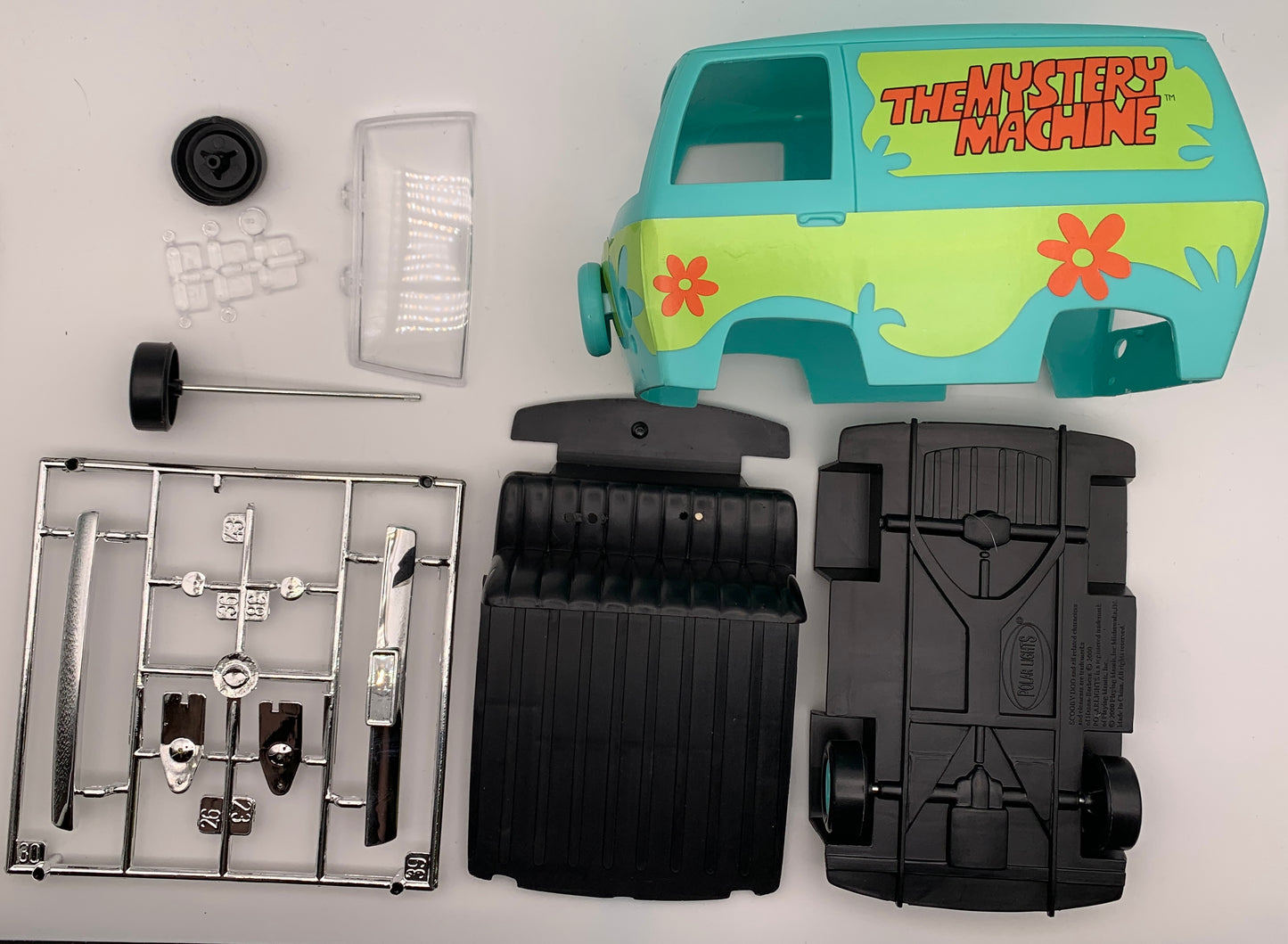 Polar Lights Scooby-Doo! Mystery Machine snap-and-glue, 1/25 Scale Model Kit