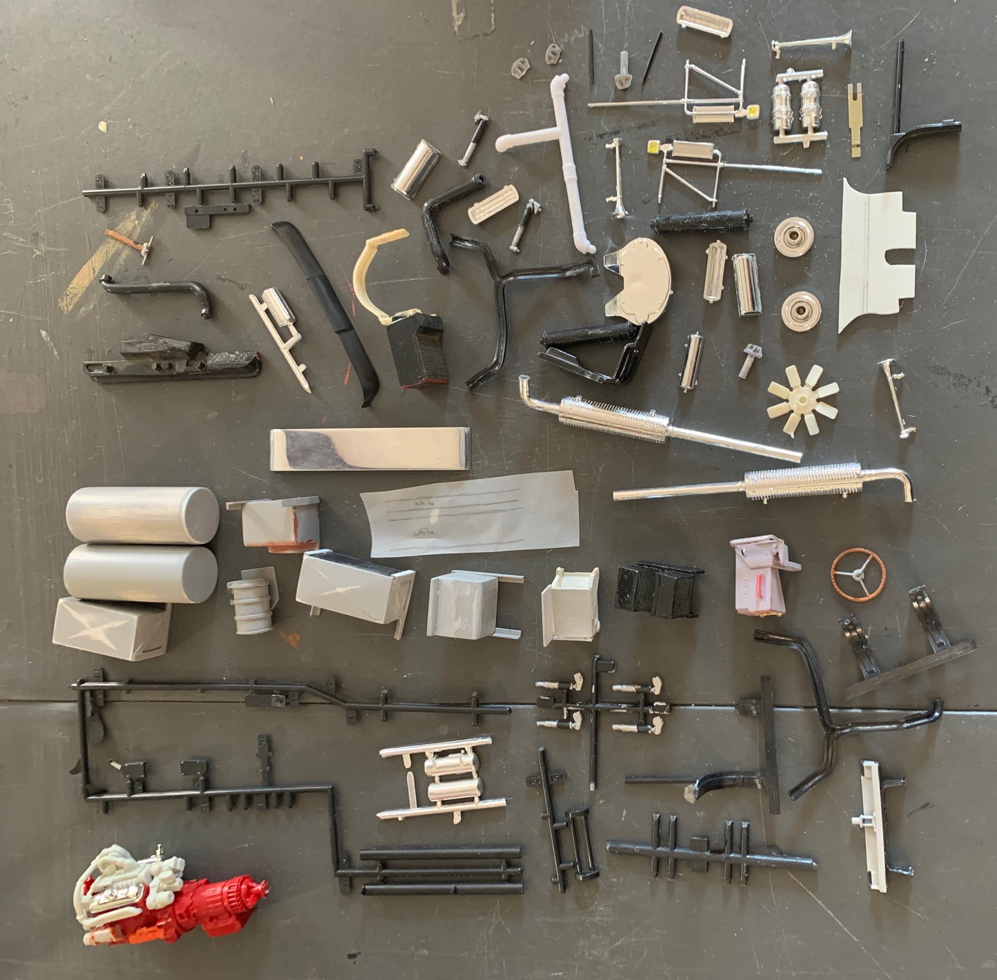 AMT Tyrone Malone’s ‘Hideout Truck’ Kenworth Aerodyne, 1/25 Scale Model Kit (Open)