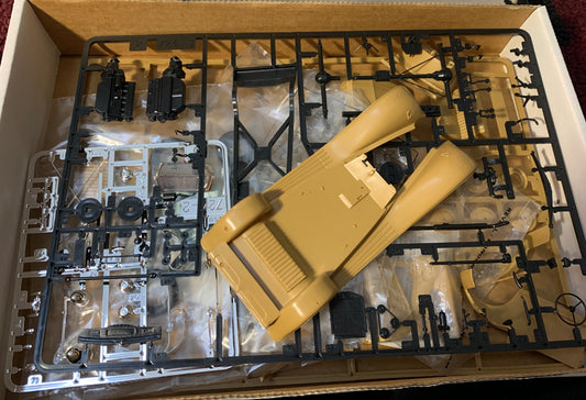 Heller 32 Renault Vivastella 1/24 scale model kit