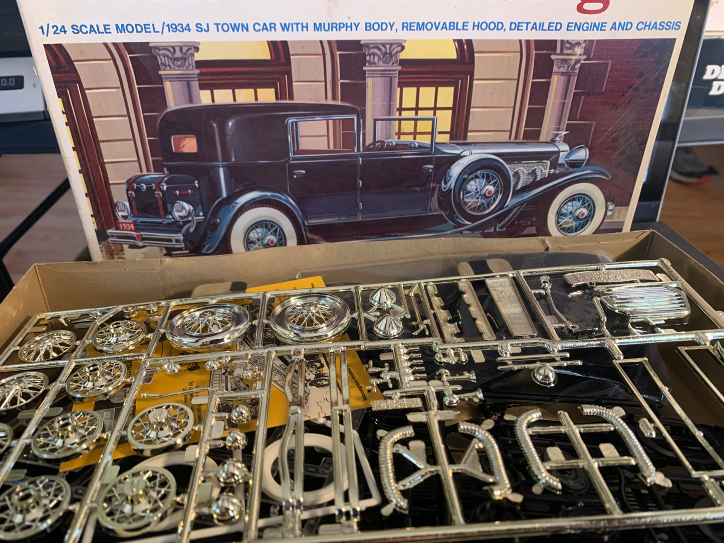 Monogram Classic 1934 Duesenberg Town Car kit PC185-300, 1/24 scale