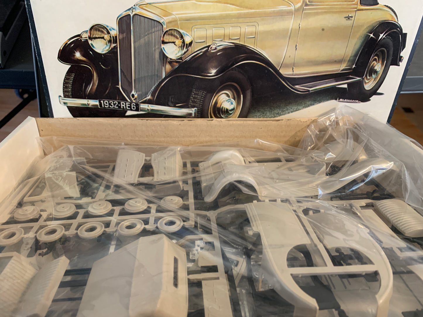 Heller Renault Vivastella PG7 kit #724, 1/24 scale