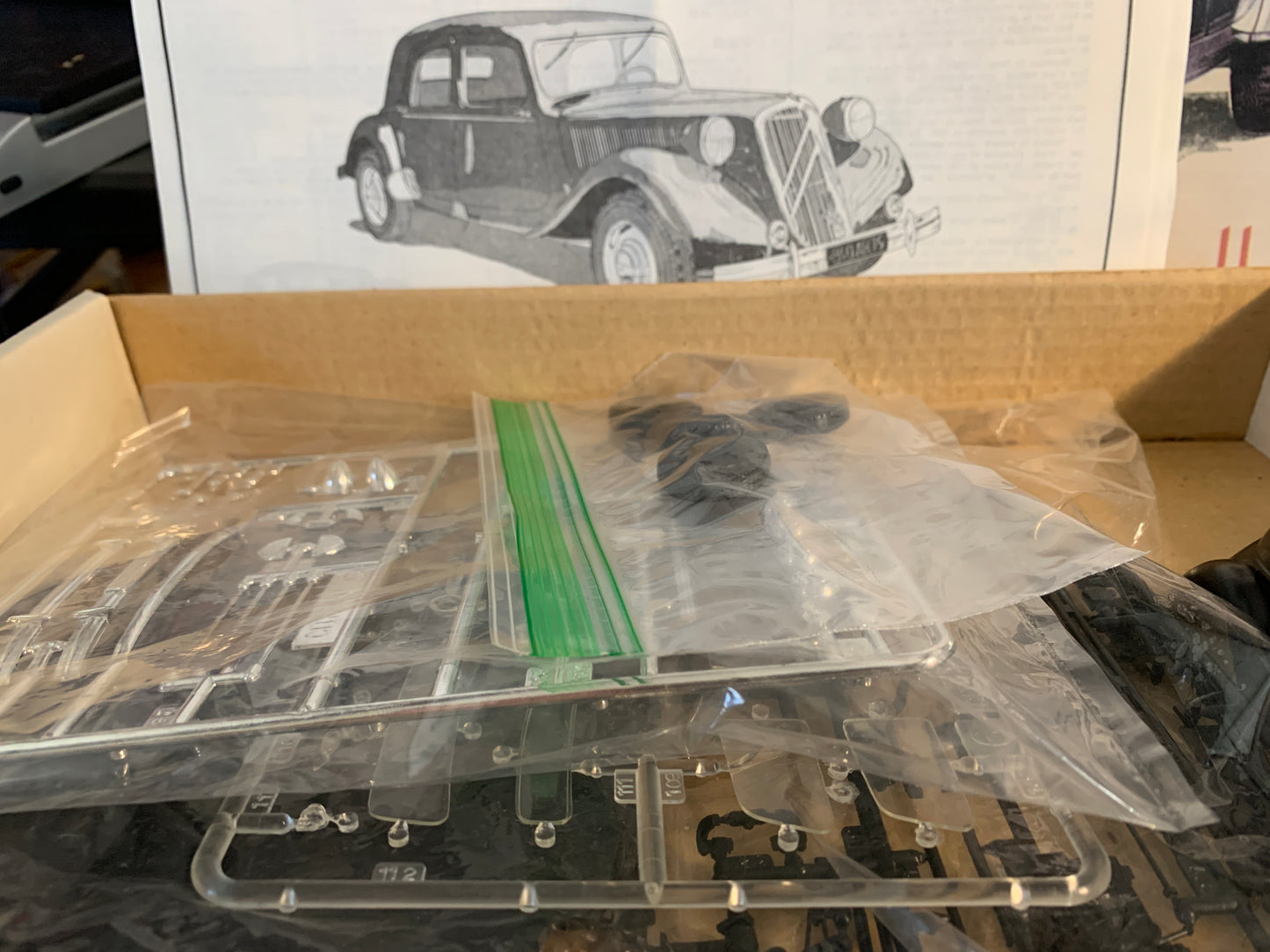 Heller Citroën 15 Six Traction Avant kit #763, 1/24 scale