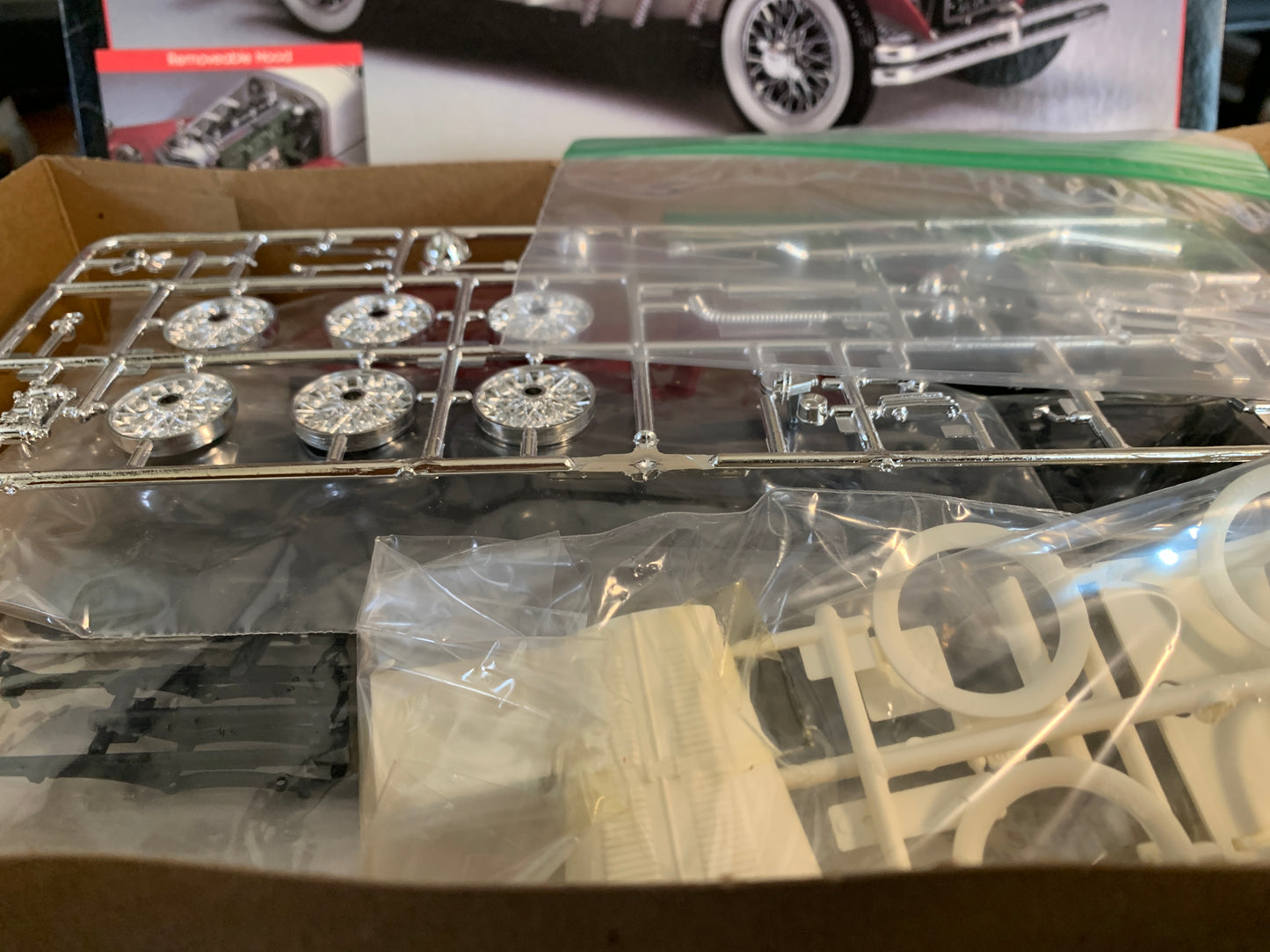 Lindberg 1929 Mercedes-Benz SSK Sports Roadster kit #6601, 1/24 scale