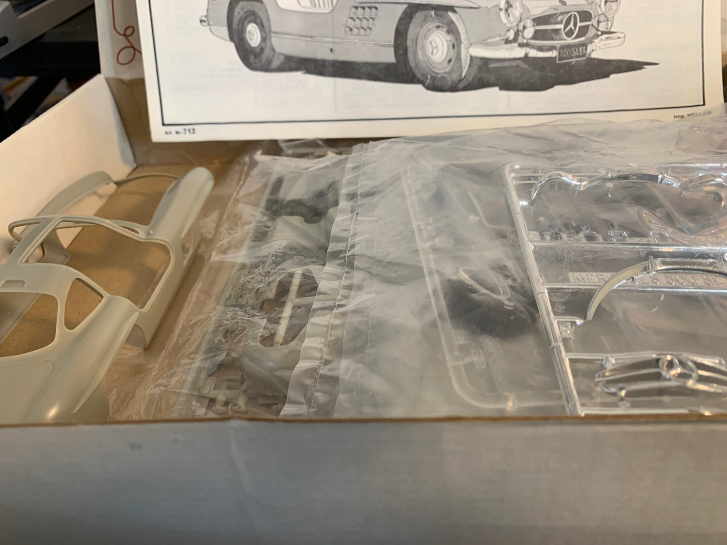 Heller Mercedes-Benz 300 SL Gullwing kit #712 is a 1/24-scale