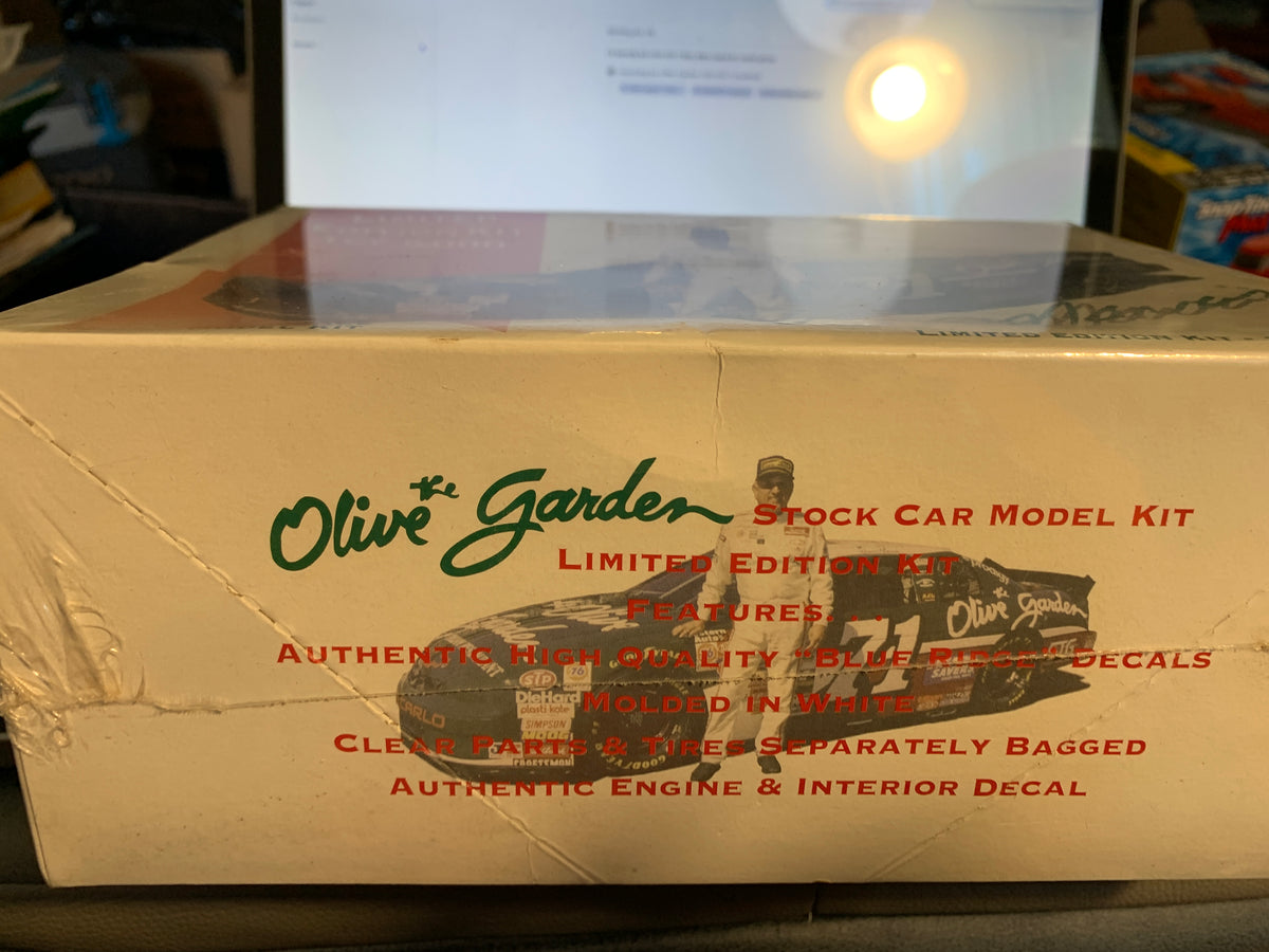 1/24-scale #71 Olive Garden Chevrolet Monte Carlo kit