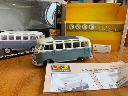Maisto Volkswagon Van "Samba" Diecast