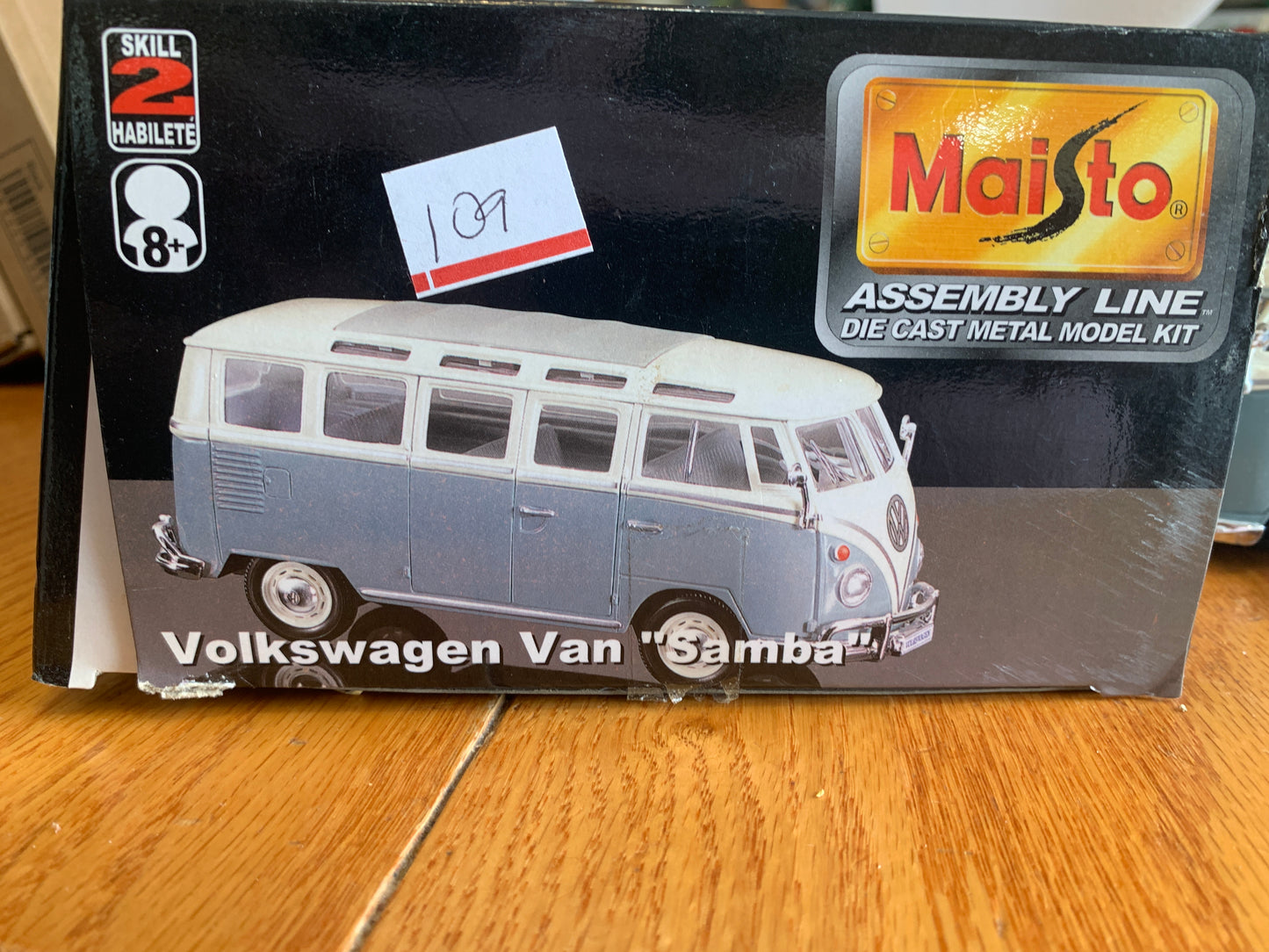 Maisto Volkswagon Van "Samba" Diecast