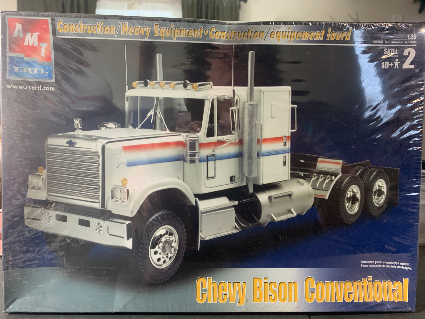 AMT (38142) 1/25 Construction Heavy Equipment Chevy Bison Conventional