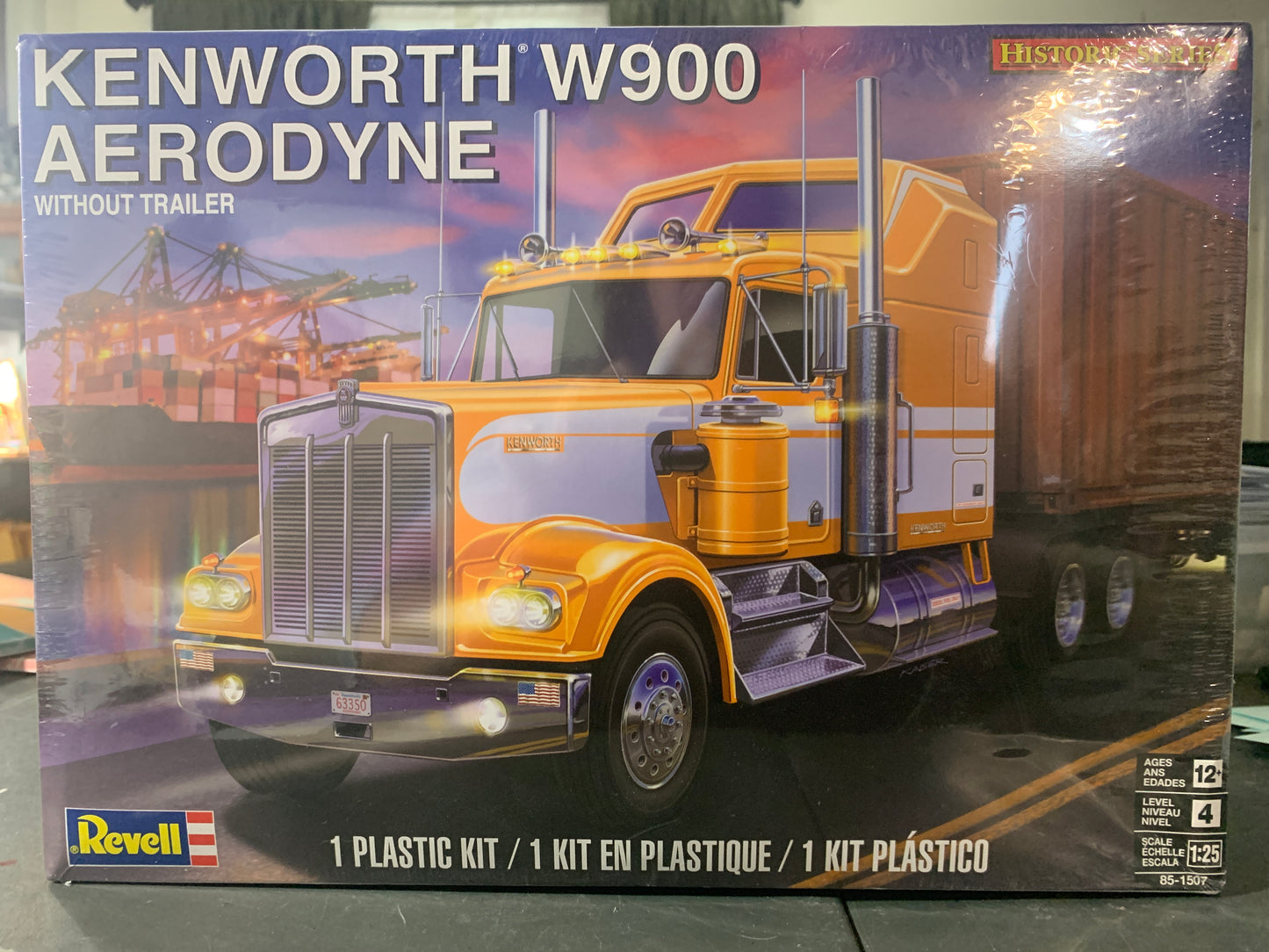 Revell (1507) 1/25 Kenworth W900 Aerodyne (no trailer)