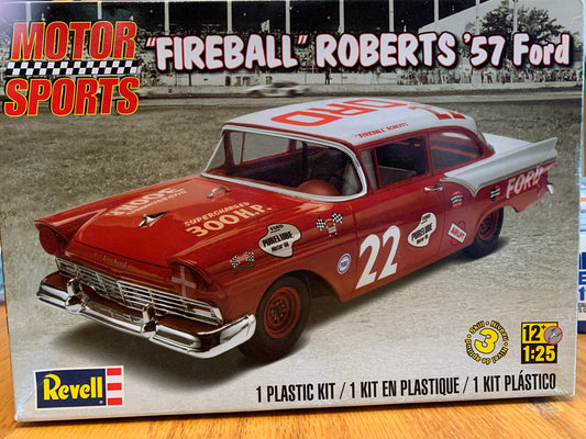 Revell Fireball Roberts 57 Ford