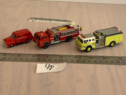 Diecast  HO scale ladder pumper truck (lot of 3)