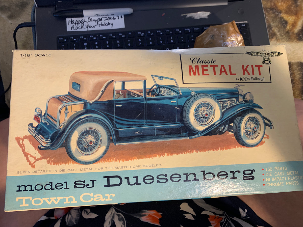 Hubley SJ Duesenberg Town Car #4868-1000 is a 1/18-scale metal kit.