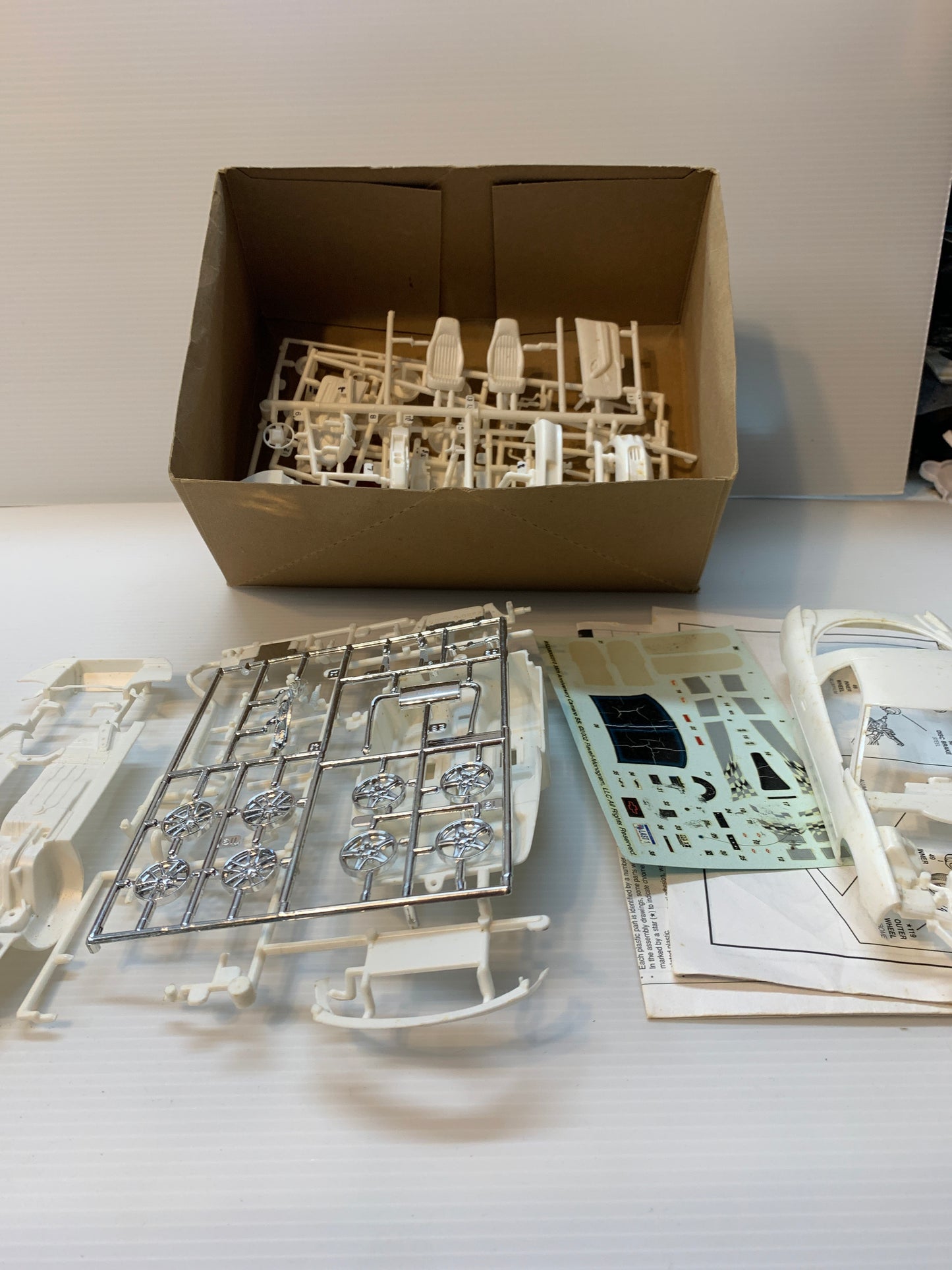 Revell 35th Anniversary Camaro SS