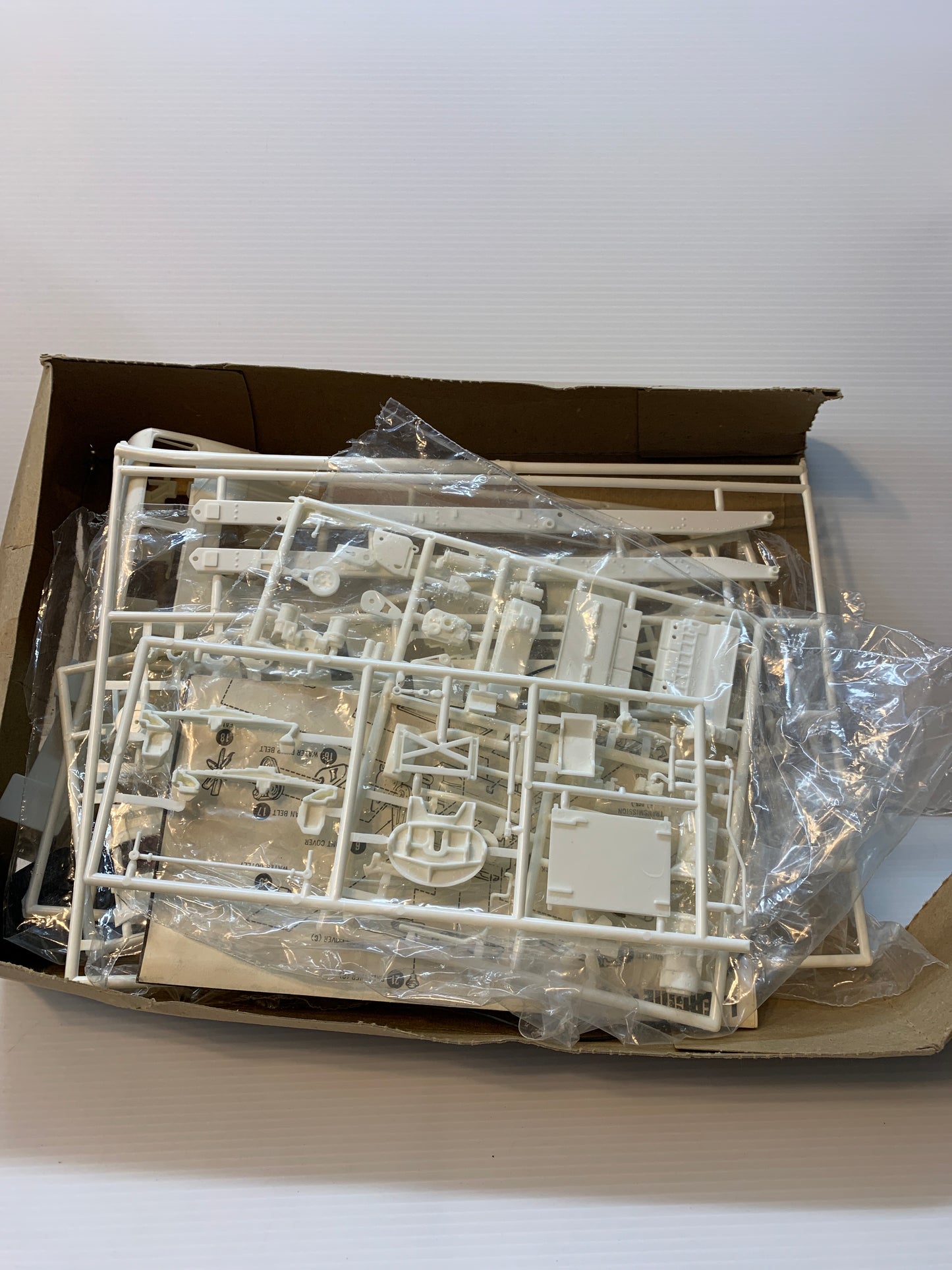 AMT white freightliner dual drive truck tractor ￼￼