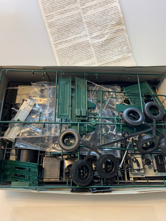 Italeri Mercedes Benz ACTROS MEGASPACE Semi tractor 1/24