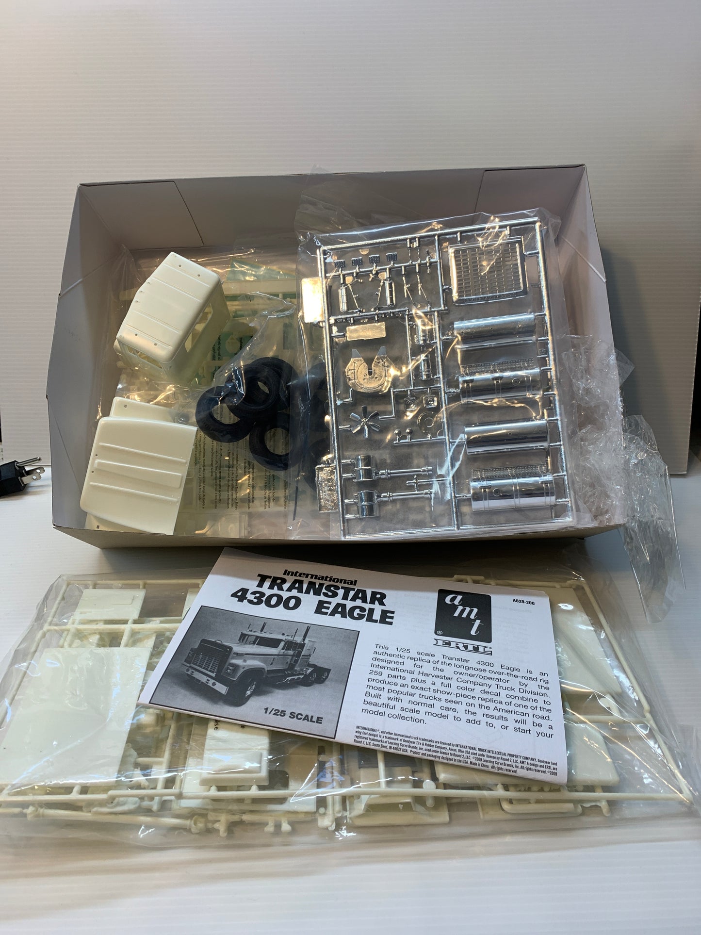 AMT international Tran star 4300 Eagle semi truck ￼