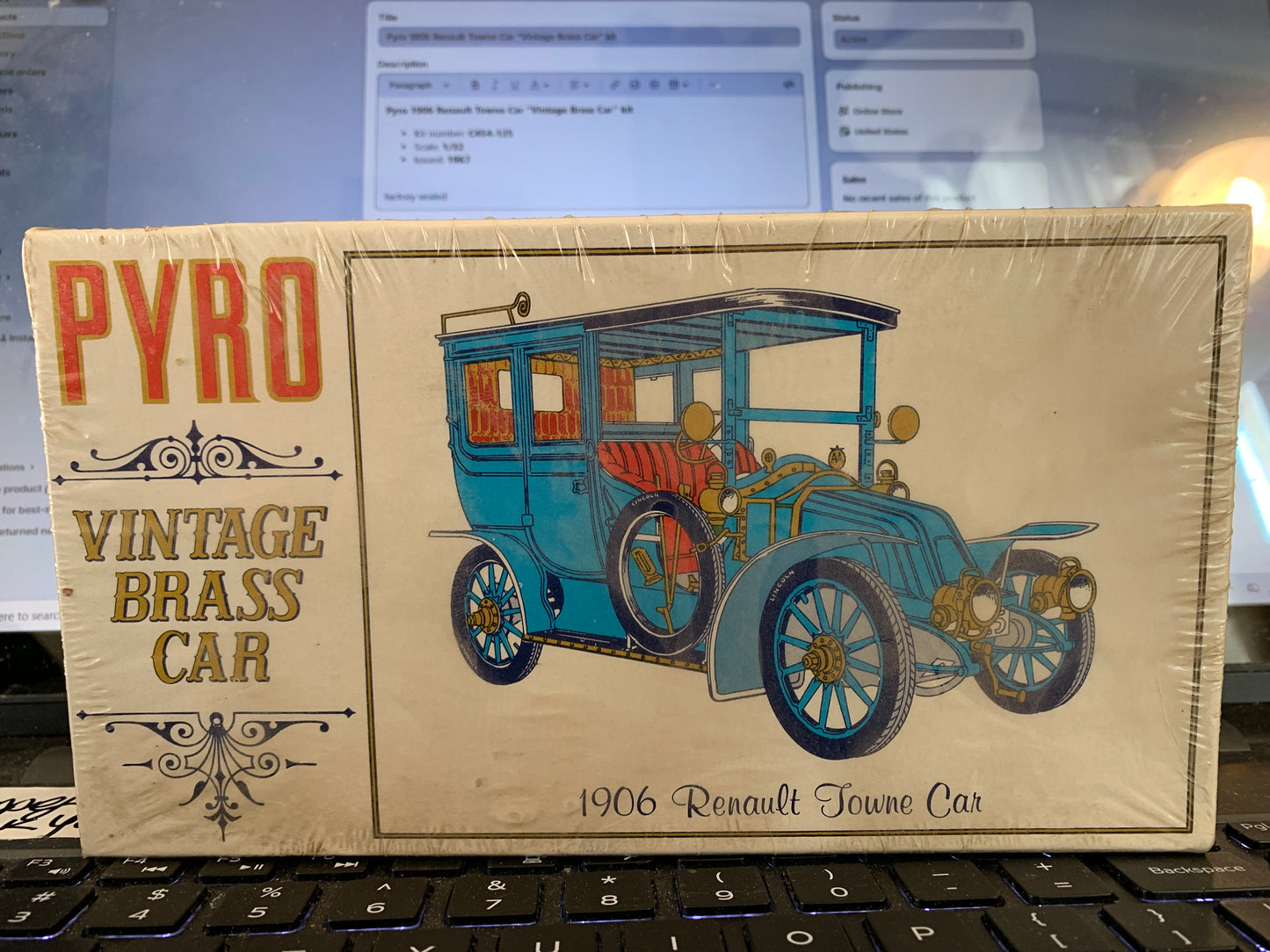 Pyro 1906 Renault Towne Car “Vintage Brass Car” kit