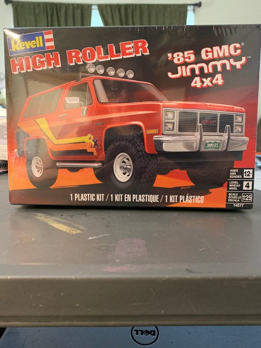 Revell high roller 85 gmc jimmy 4x4 model kit