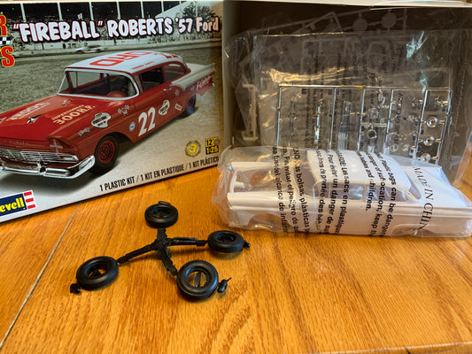 Revell Fireball Roberts 57 Ford