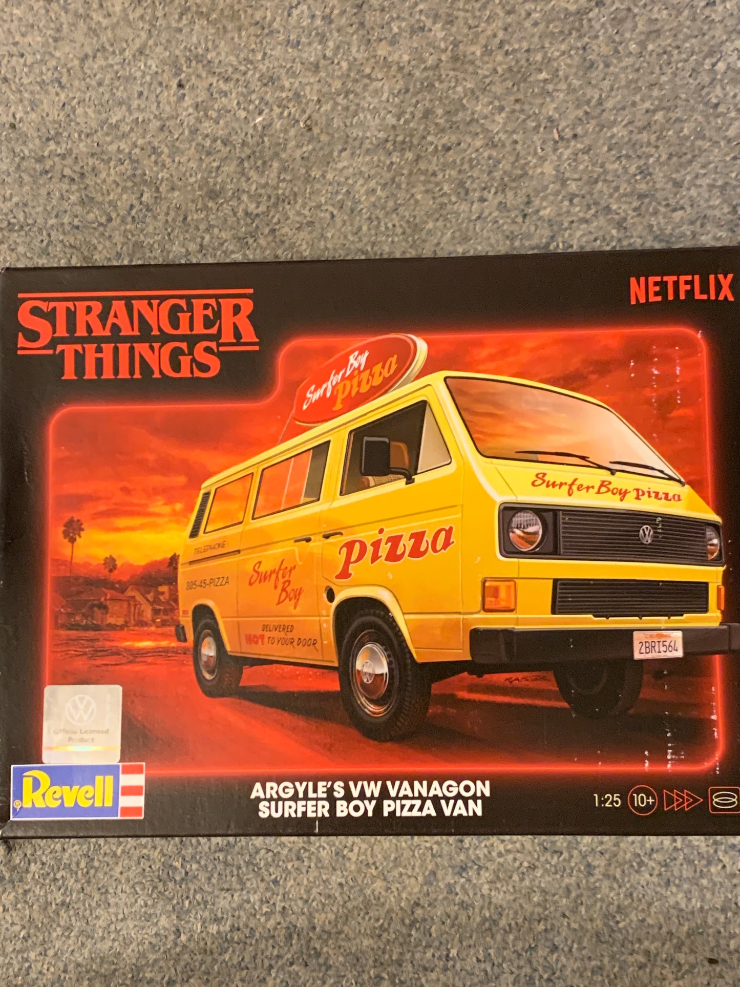 Revell stranger things vw vanagon surfer boy pizza van