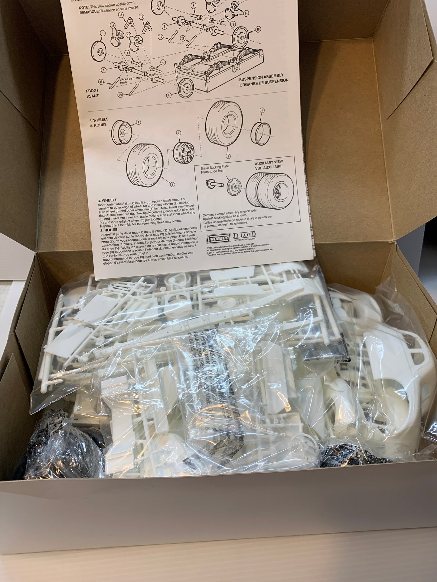 Lindberg Dodge L-700 and 1940 Ford coupe with flatbed trailer combo model kit ￼￼￼