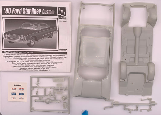 AMT ‘60 Ford Starliner Custom, 1:25 Scale Model Kit