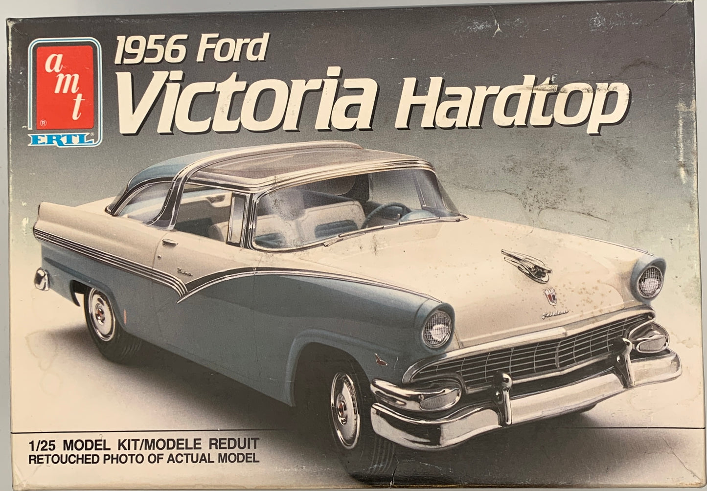AMT 1956 Ford Victoria Hardtop, 1/25 Scale Model Kit