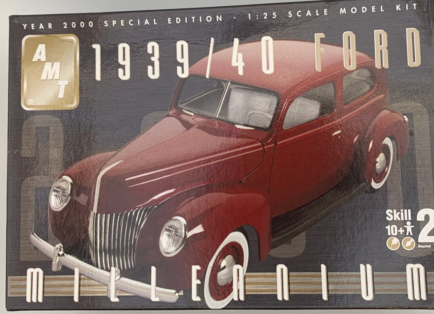 AMT 1939 / 40 Ford Millenium Year 2000 Special Edition, 1/25 Scale Model Kit