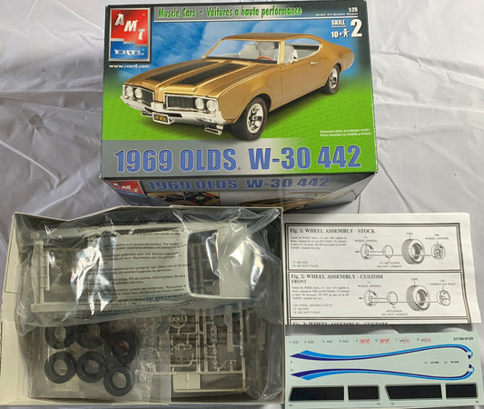 AMT 1969 Olds W-30 442, 1:25 Scale Model Kit