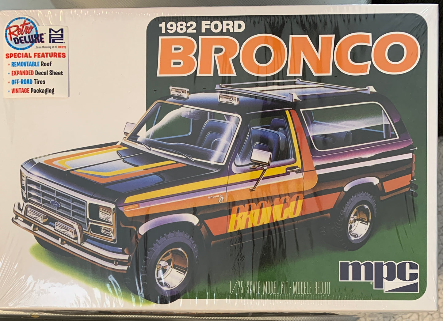 MPC 1982 Ford Bronco 1/25 Scale Model Kit
